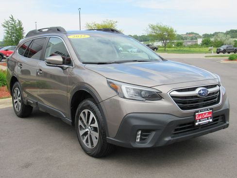 Used 2022 Subaru Outback Premium AWD/4WD image 4