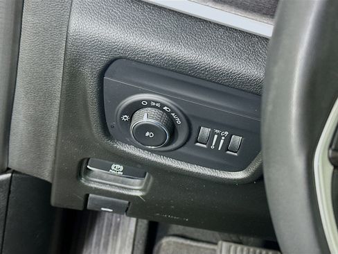 Used 2023 Jeep Grand Cherokee Limited image 17