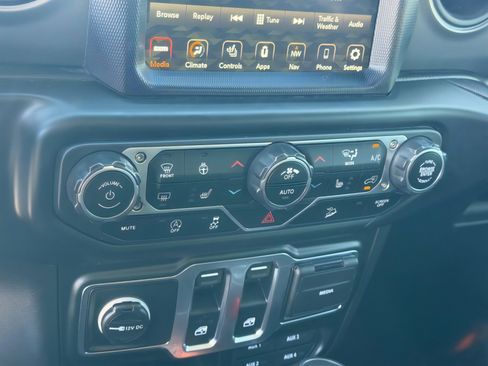 Used 2021 Jeep Wrangler Sport image 27