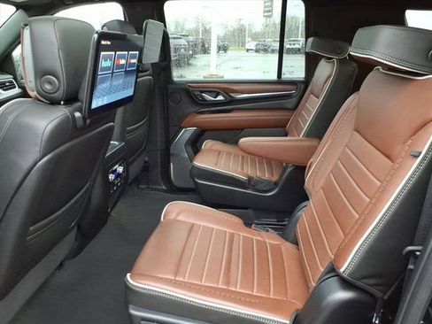Used 2024 GMC Yukon XL Denali Ultimate AWD/4WD image 7