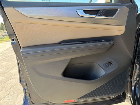 Used 2025 Volkswagen Atlas Cross Sport SE image 17