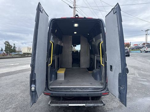 Used 2019 Mercedes-Benz Sprinter 144 image 5