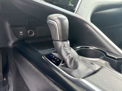 Used 2018 Toyota Camry SE FWD image 22