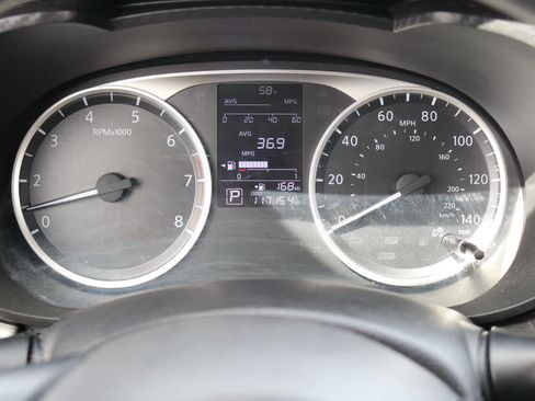 Used 2020 Nissan Versa S FWD image 13