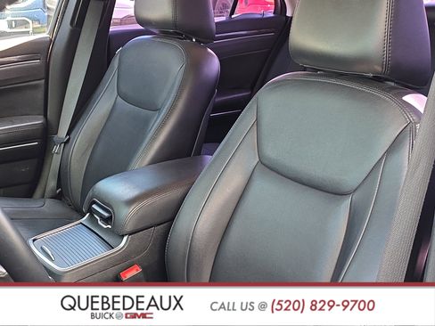 Used 2017 Chrysler 300 Limited RWD image 11