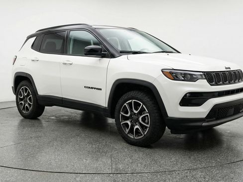 Used 2025 Jeep Compass Trailhawk AWD/4WD image 1