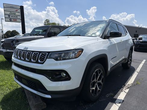 Certified 2025 Jeep Compass Limited AWD/4WD image 3