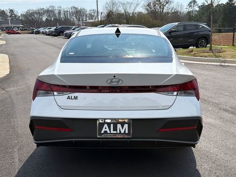 New 2026 Hyundai Elantra SE FWD image 7