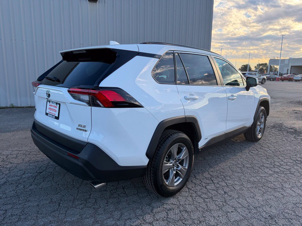 Used 2024 Toyota RAV4 XLE AWD/4WD image 5