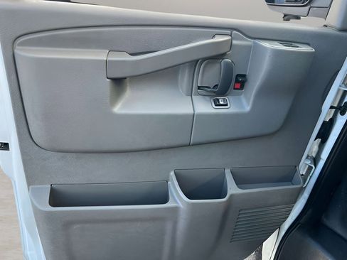 Used 2019 GMC Savana 2500 w/ Driver Convenience Package image 16