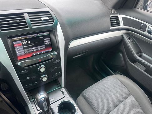 Used 2015 Ford Explorer XLT w/ Equipment Group 201A image 31