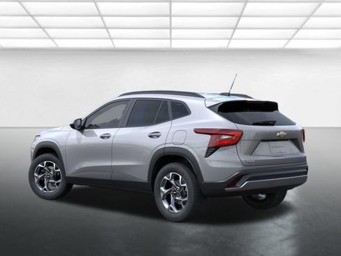 New 2026 Chevrolet Trax LT w/ Sunroof Package FWD image 4