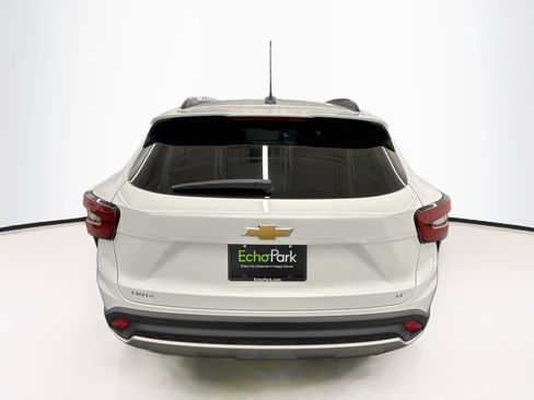 Used 2024 Chevrolet Trax LT FWD image 7