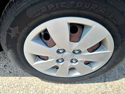 Used 2011 Hyundai Accent GS image 13