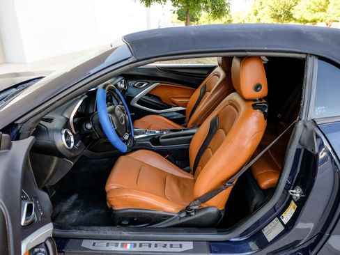 Used 2016 Chevrolet Camaro LT RWD image 4