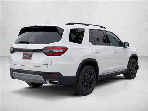 New 2025 Honda Pilot Touring image 2