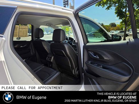 Used 2024 GMC Terrain SLT AWD/4WD image 14
