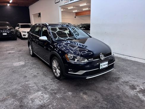 Used 2017 Volkswagen Golf Alltrack SE AWD/4WD image 2