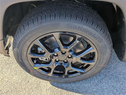 New 2026 Jeep Compass Latitude image 9