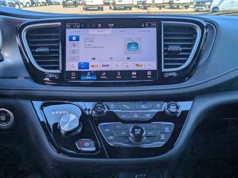 New 2026 Chrysler Pacifica Select image 21