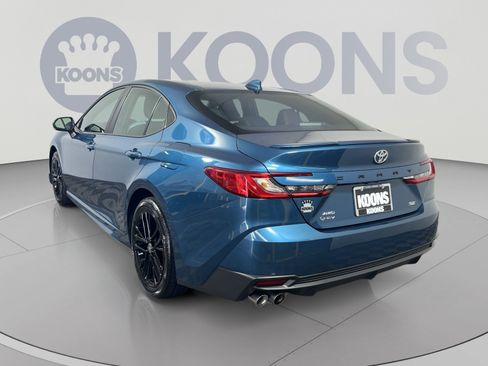 Used 2025 Toyota Camry SE AWD/4WD image 4