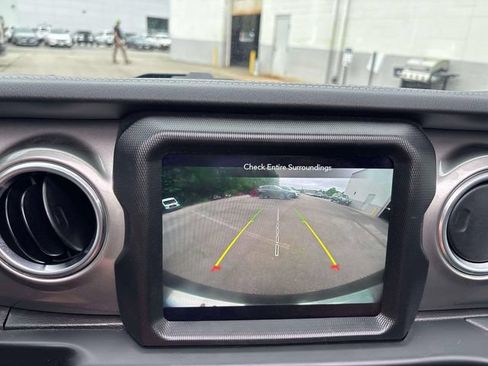 Used 2023 Jeep Wrangler Unlimited Sahara w/ Cold Weather Group AWD/4WD image 22
