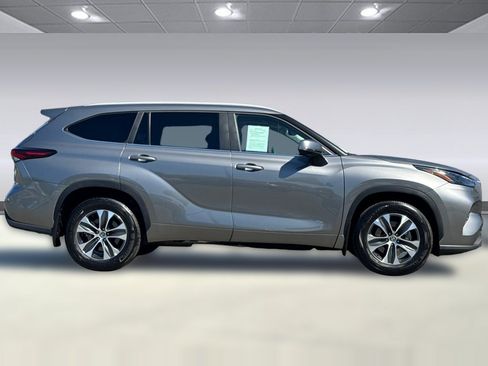 Used 2026 Toyota Highlander XLE AWD/4WD image 8