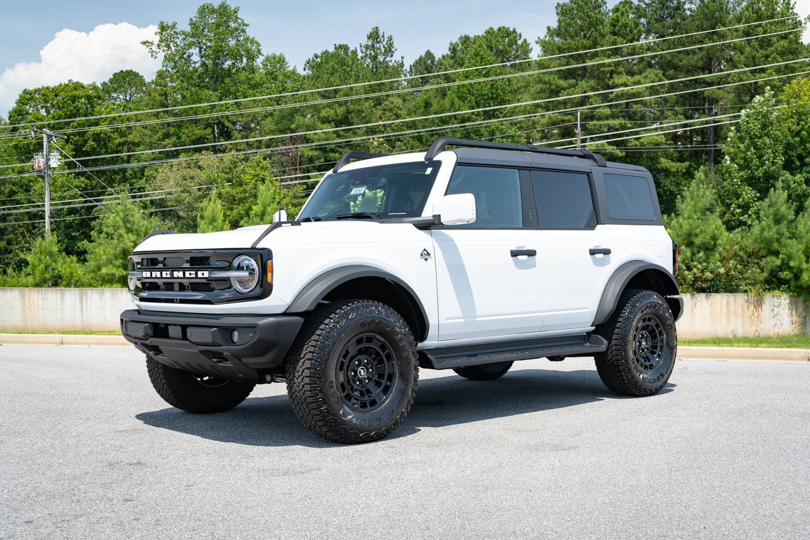 New 2026 Ford Bronco Outer Banks w/ Sasquatch Package AWD/4WD image 3