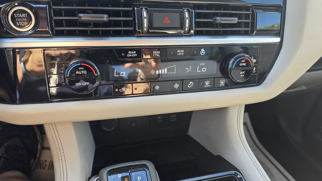 Used 2022 Nissan Pathfinder Platinum w/ Lighting Package (N92) AWD/4WD image 22