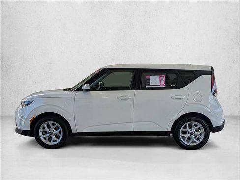 Used 2025 Kia Soul LX w/ LX Technology Package FWD image 9
