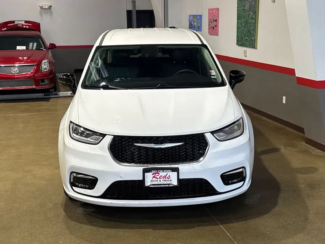 Used 2024 Chrysler Pacifica Touring-L FWD image 7