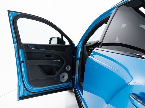 Certified 2025 Bentley Bentayga image 10