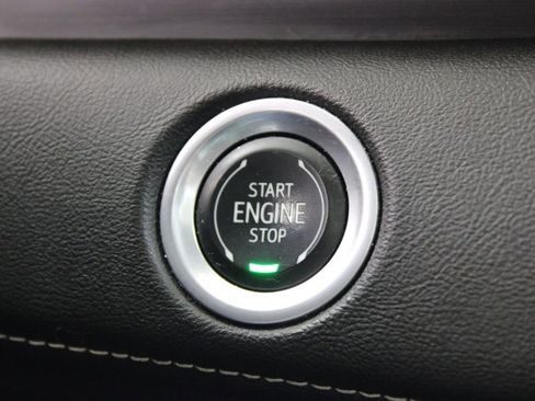 Used 2022 Cadillac Escalade Premium Luxury image 12