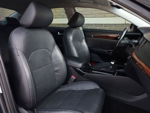 Used 2017 Kia Cadenza Premium FWD image 25
