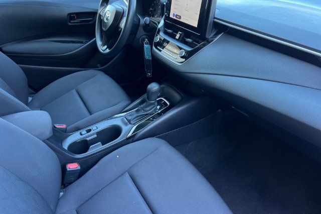 Used 2025 Toyota Corolla LE FWD image 16
