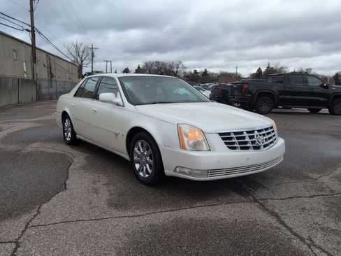 Used 2008 Cadillac DTS w/ Sun And Sound Package image 8