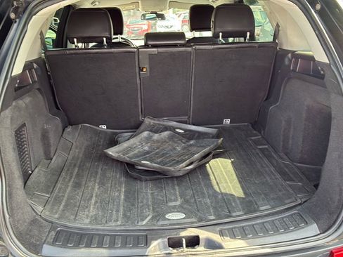 Used 2018 Land Rover Discovery Sport SE image 15