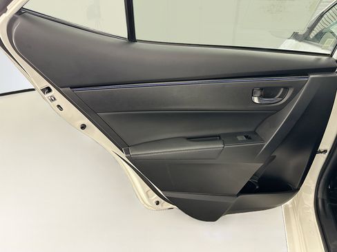 Used 2018 Toyota Corolla SE FWD image 27