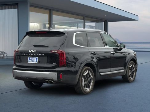 Used 2023 Kia Telluride S AWD/4WD image 4