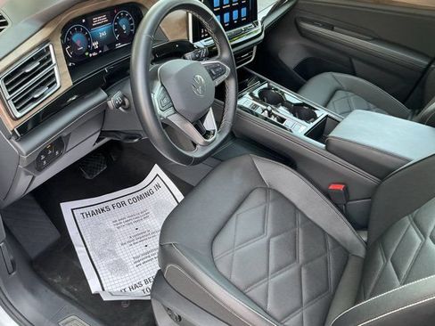 Used 2025 Volkswagen Atlas SE AWD/4WD image 17