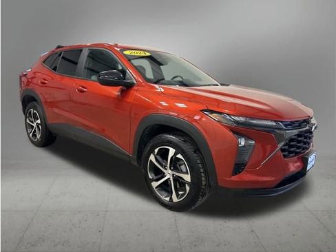 Used 2024 Chevrolet Trax RS w/ Driver Confidence Package image 4