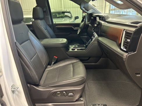 Used 2025 GMC Sierra 3500 Denali w/ Denali Reserve Package image 29