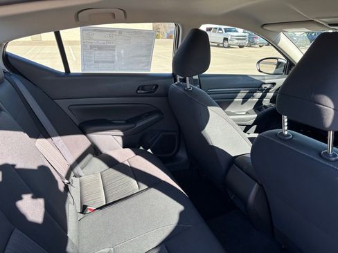 Used 2025 Nissan Altima 2.5 S image 12