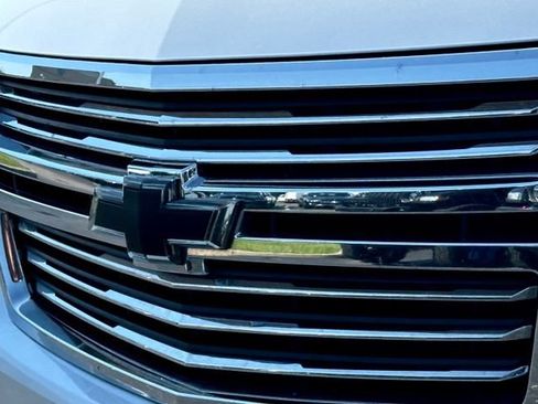 Used 2020 Chevrolet Suburban Premier w/ Premier 6.2L Value Package AWD/4WD image 6