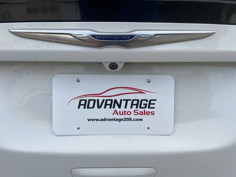 Used 2020 Chrysler Pacifica Touring-L image 31