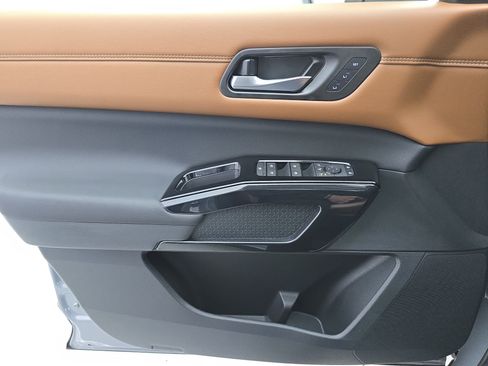 New 2026 Nissan Pathfinder Platinum image 28