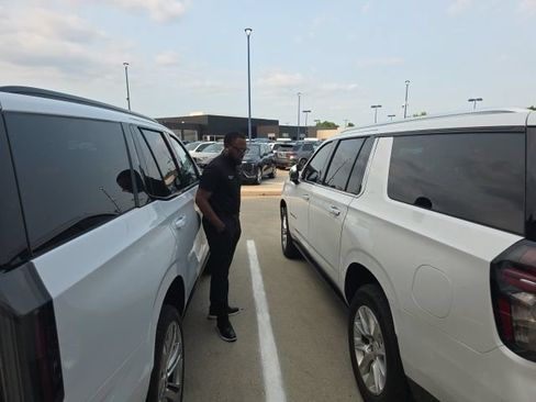 Used 2023 Chevrolet Suburban Premier AWD/4WD image 3