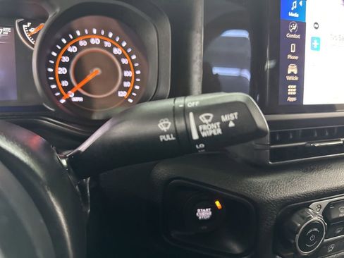 Used 2025 Jeep Gladiator Nighthawk image 38