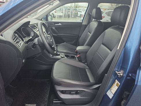 Used 2020 Volkswagen Tiguan SE w/ Panoramic Sunroof Package image 15