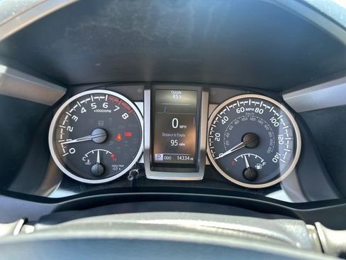 Used 2023 Toyota Tacoma SR5 AWD/4WD image 33
